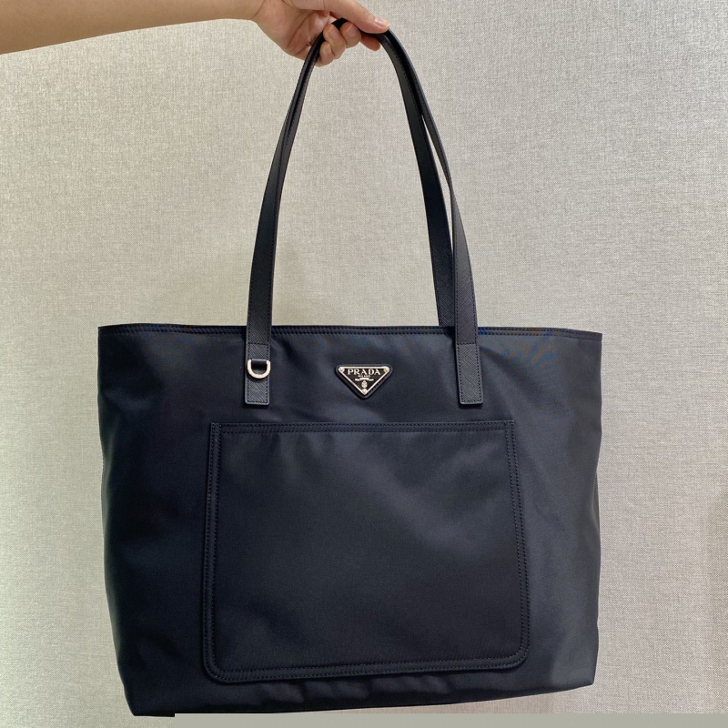 Pra*a shopping bags